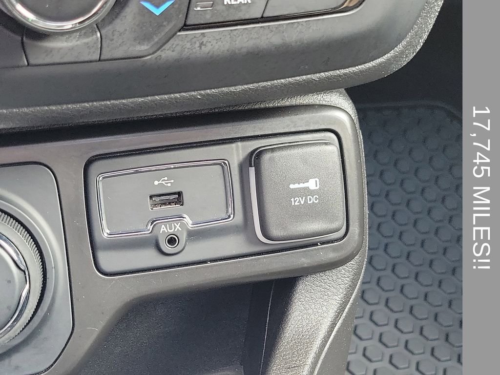Used 2023 Gray Jeep Latitude image 30