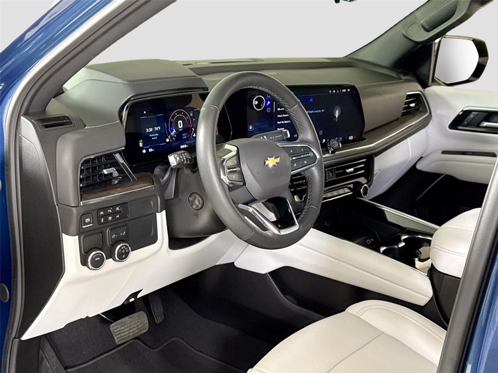 Used 2025 Lakeshore Blue Metallic Chevrolet Premier image 15