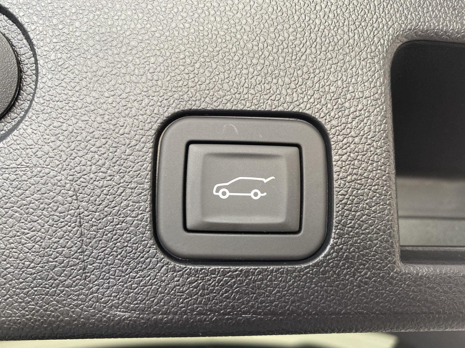 Used 2026 Sterling Gray Metallic Chevrolet AWD RS image 8