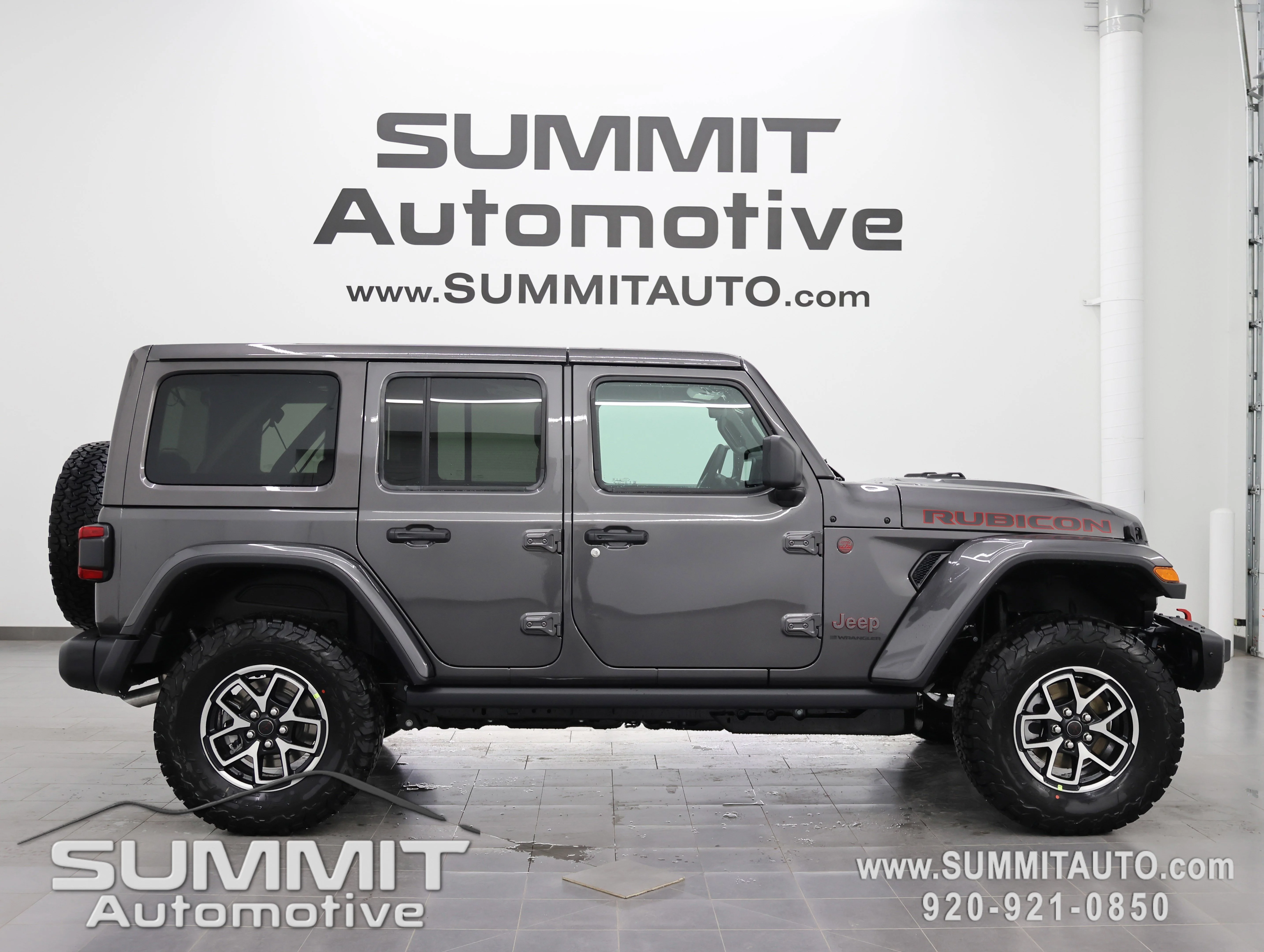 New 2026 Granite Crystal Metallic Clear-Coat Exterior Paint Jeep Rubicon image 1