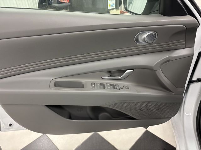 2025 Hyundai Elantra SEL - Photo 6