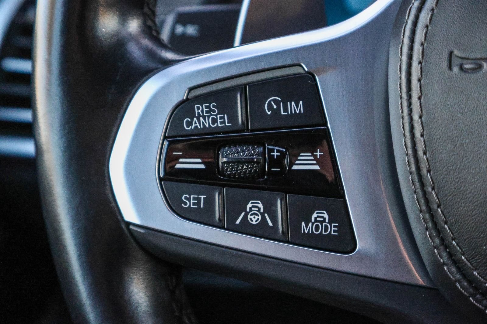 Used 2022 White BMW M50i image 31