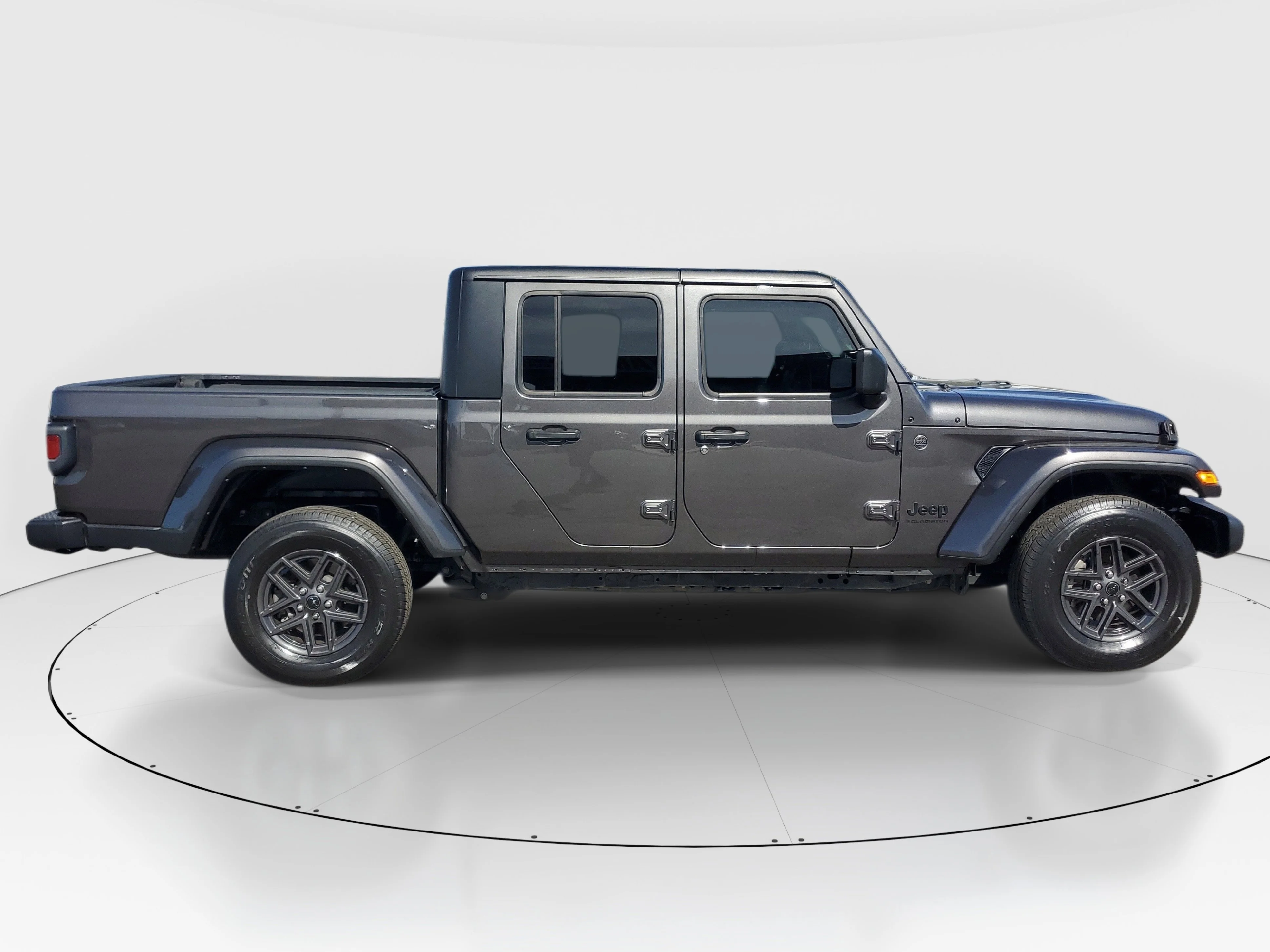 Used 2024 Gray Jeep Sport S image 6