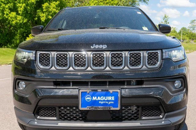Used 2023 Black Jeep Latitude image 3