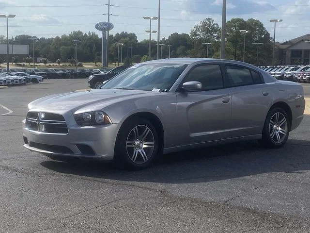 Used 2013 Silver Dodge SE image 6