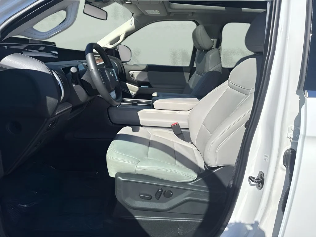 Used 2025 White Ford Active image 9
