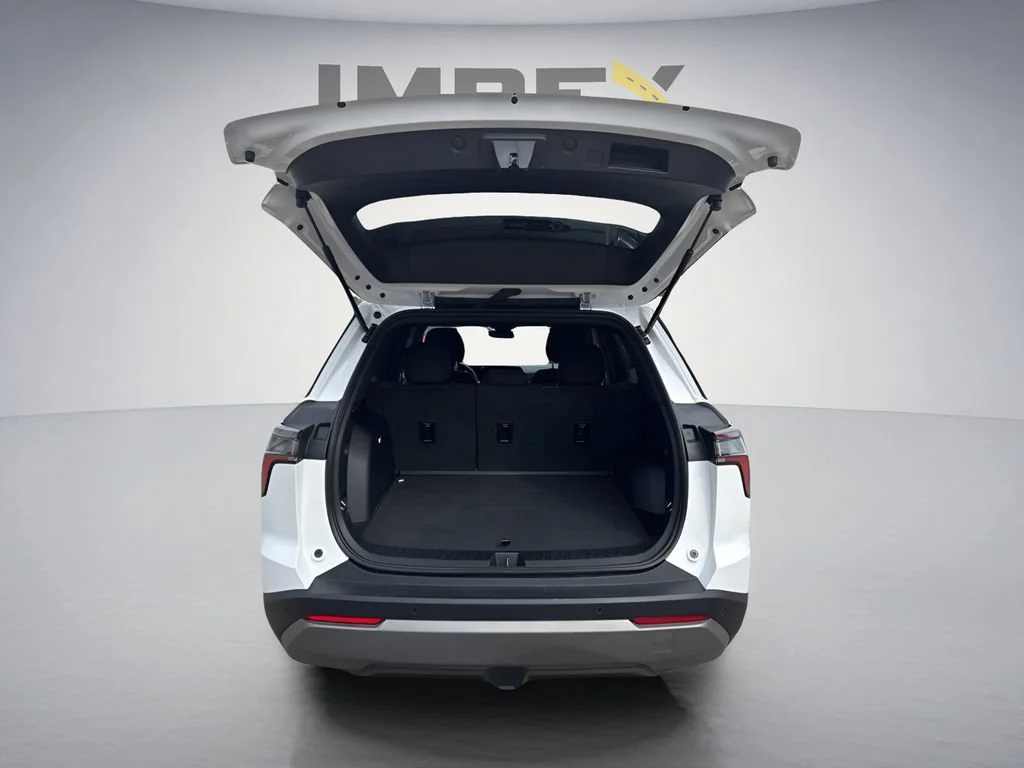 Used 2026 Summit White Chevrolet LT image 31