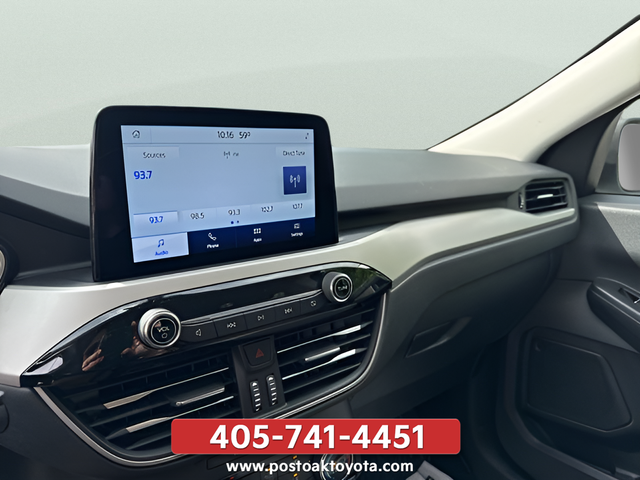Used 2022 White Ford SE image 16