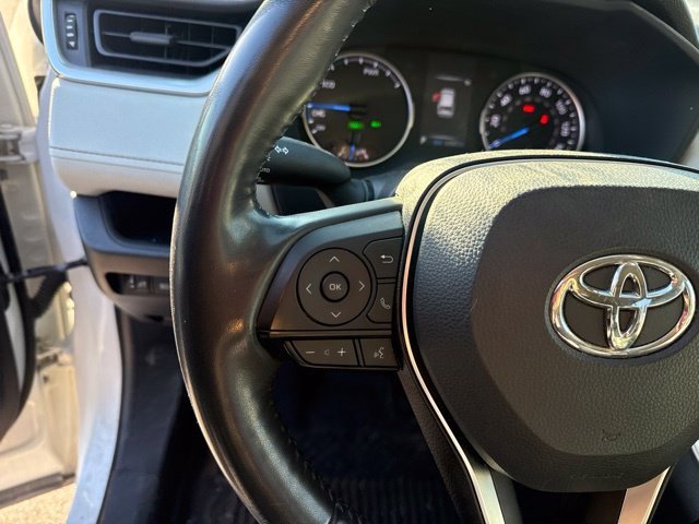Used 2022 White Toyota XLE image 17