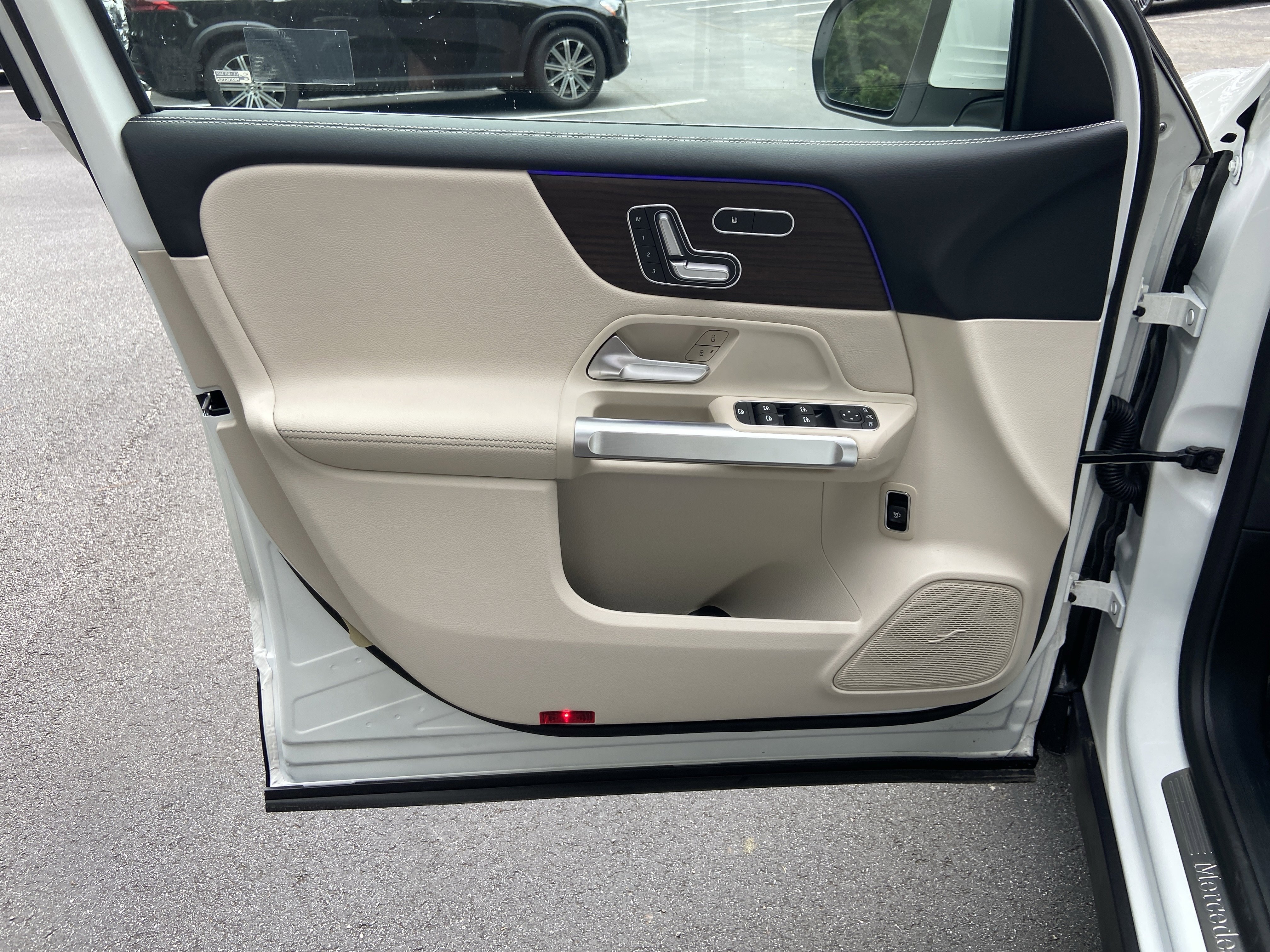 New 2026 Polar White Mercedes-Benz GLB 250 SUV image 15