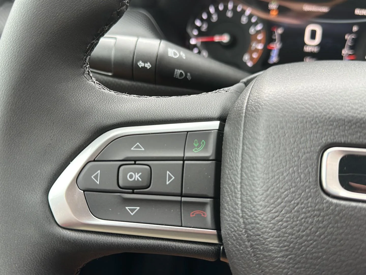 New 2026 Hydro Blue Pearlcoat Jeep Latitude Altitude image 15