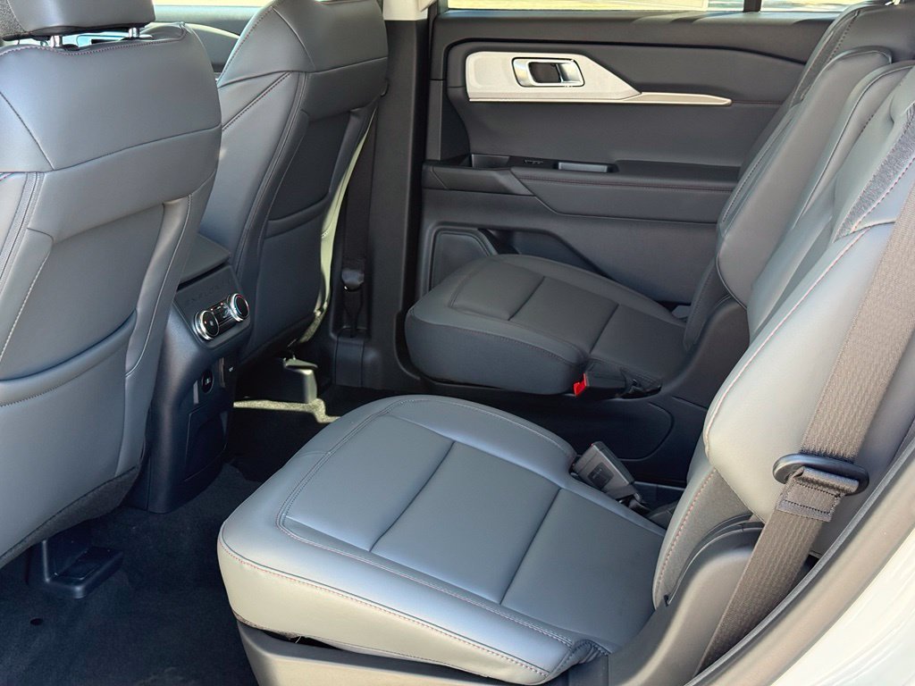 New 2026 Star White Metallic Tri-Coat Ford Active image 7
