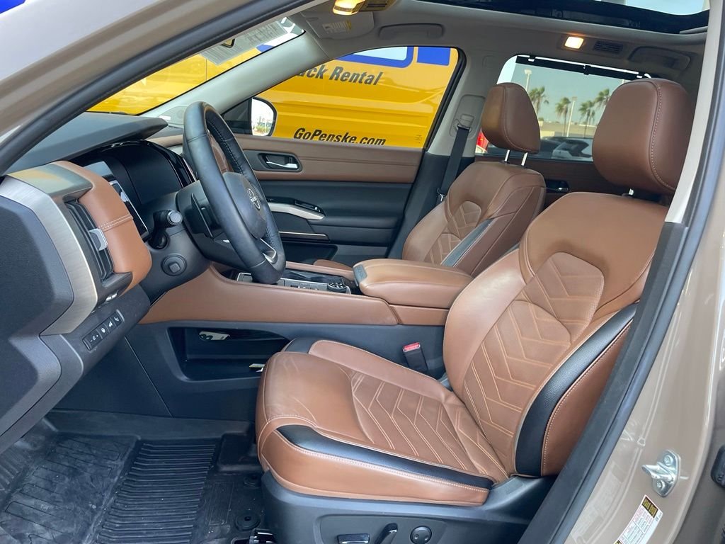 Used 2024  Nissan Platinum image 10