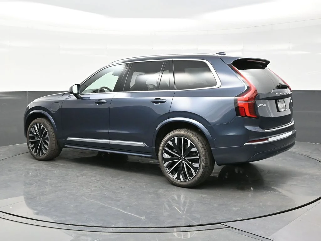 New 2026 Denim Blue Volvo T8 Plus image 4