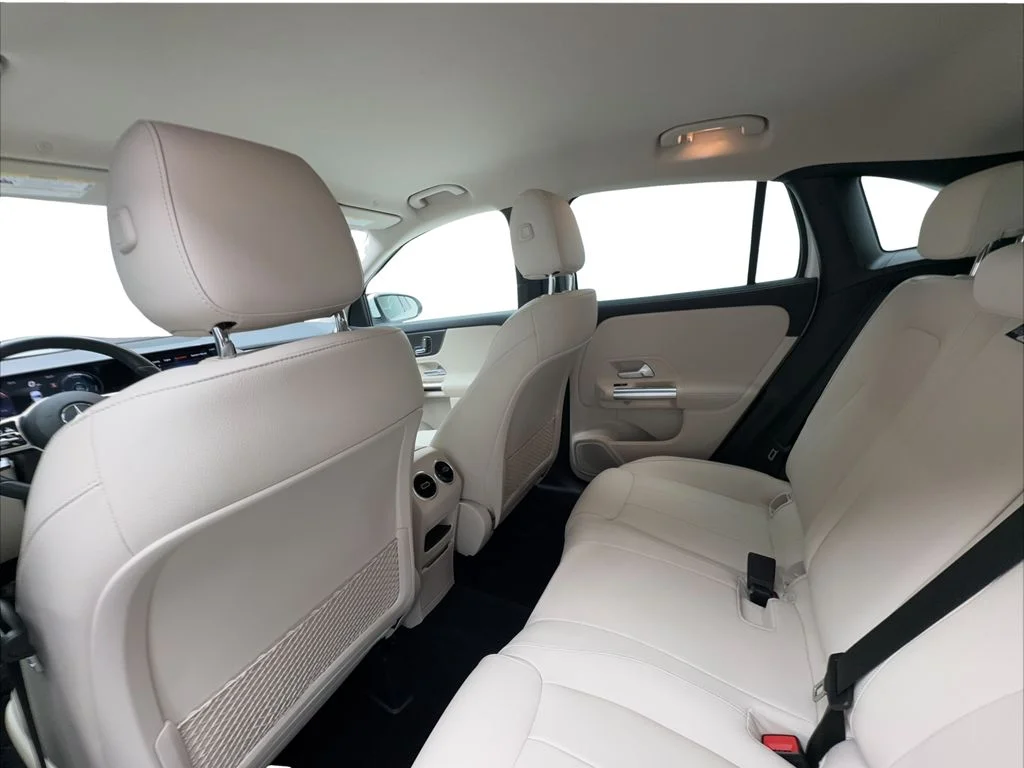 Used 2022 White Mercedes-Benz GLA 250 image 21
