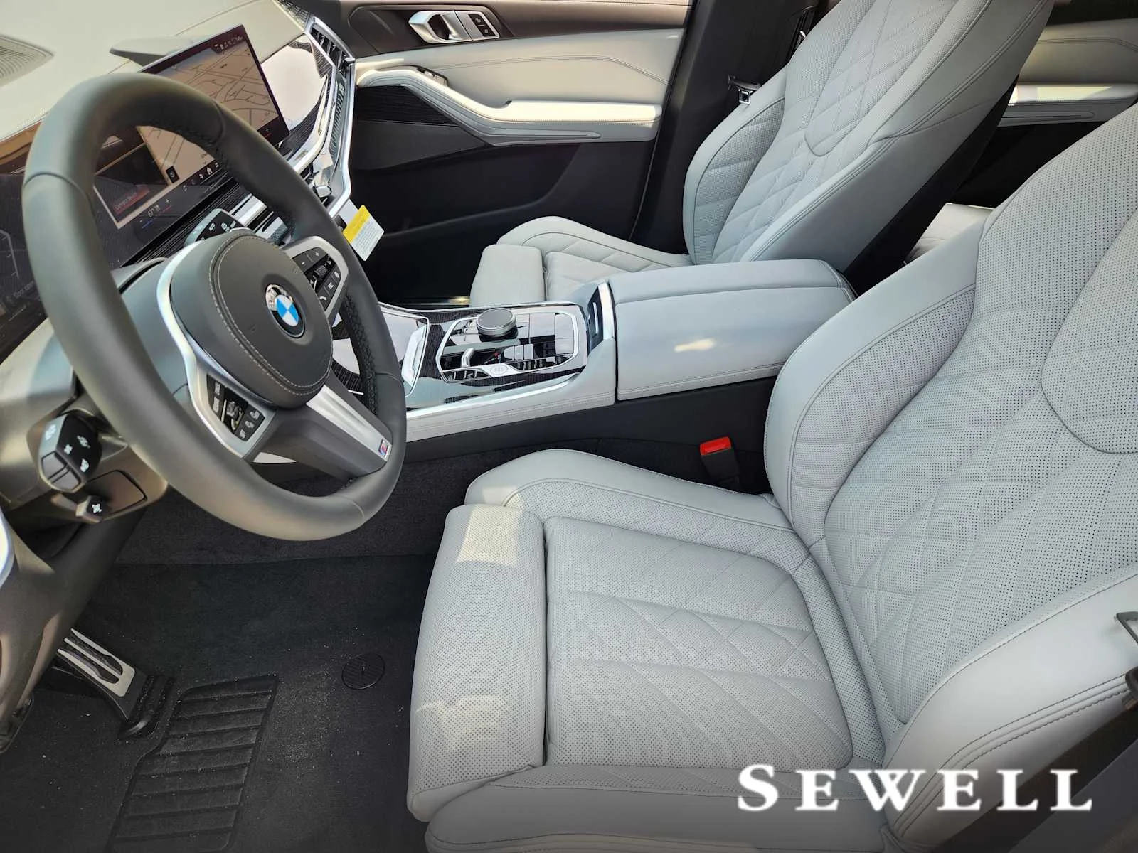 New 2026 Mineral White Metallic BMW sDrive40i image 4