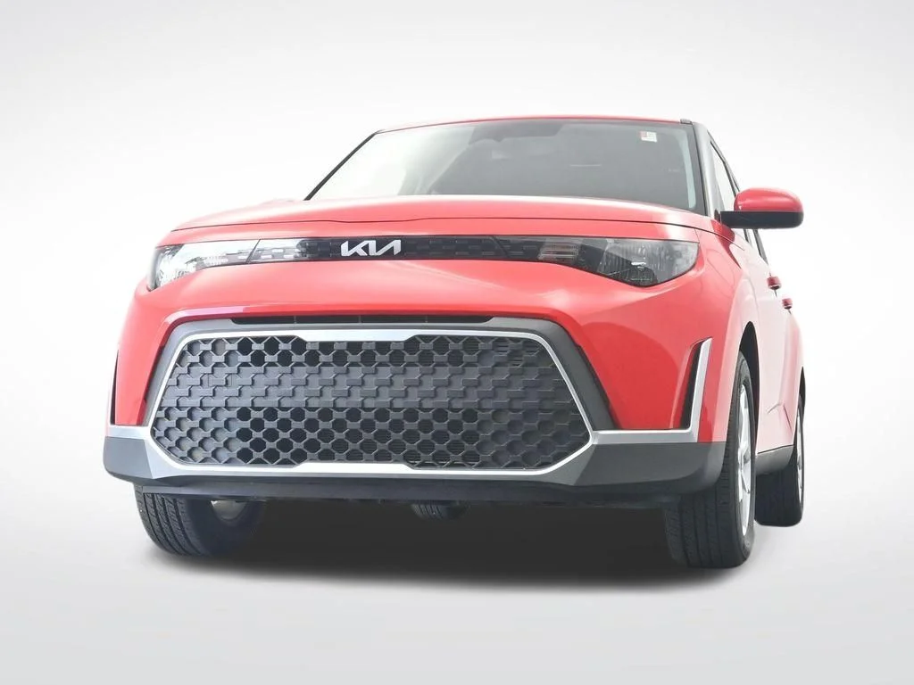 Used 2025 Red Kia LX image 32