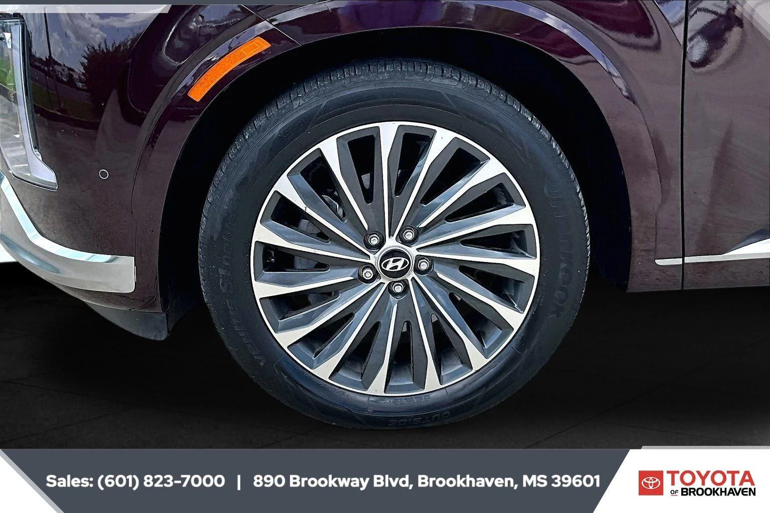 Used 2024 Sierra Burgundy Hyundai Calligraphy image 7