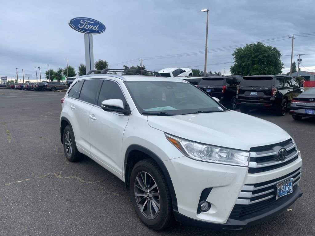 Used 2017 Blizzard Pearl Toyota XLE image 3