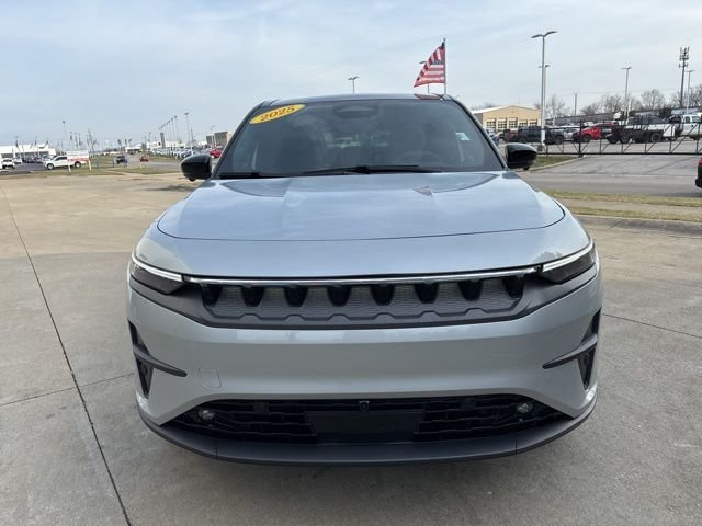Used 2025 Silver Jeep Limited image 5