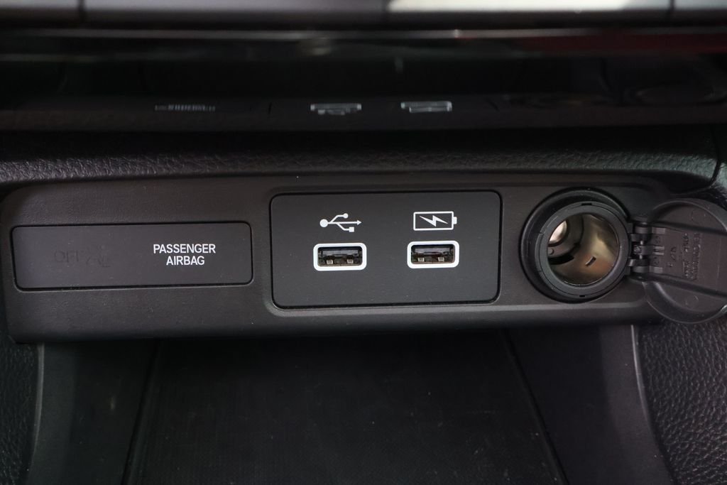 Used 2024 White Honda Base image 26