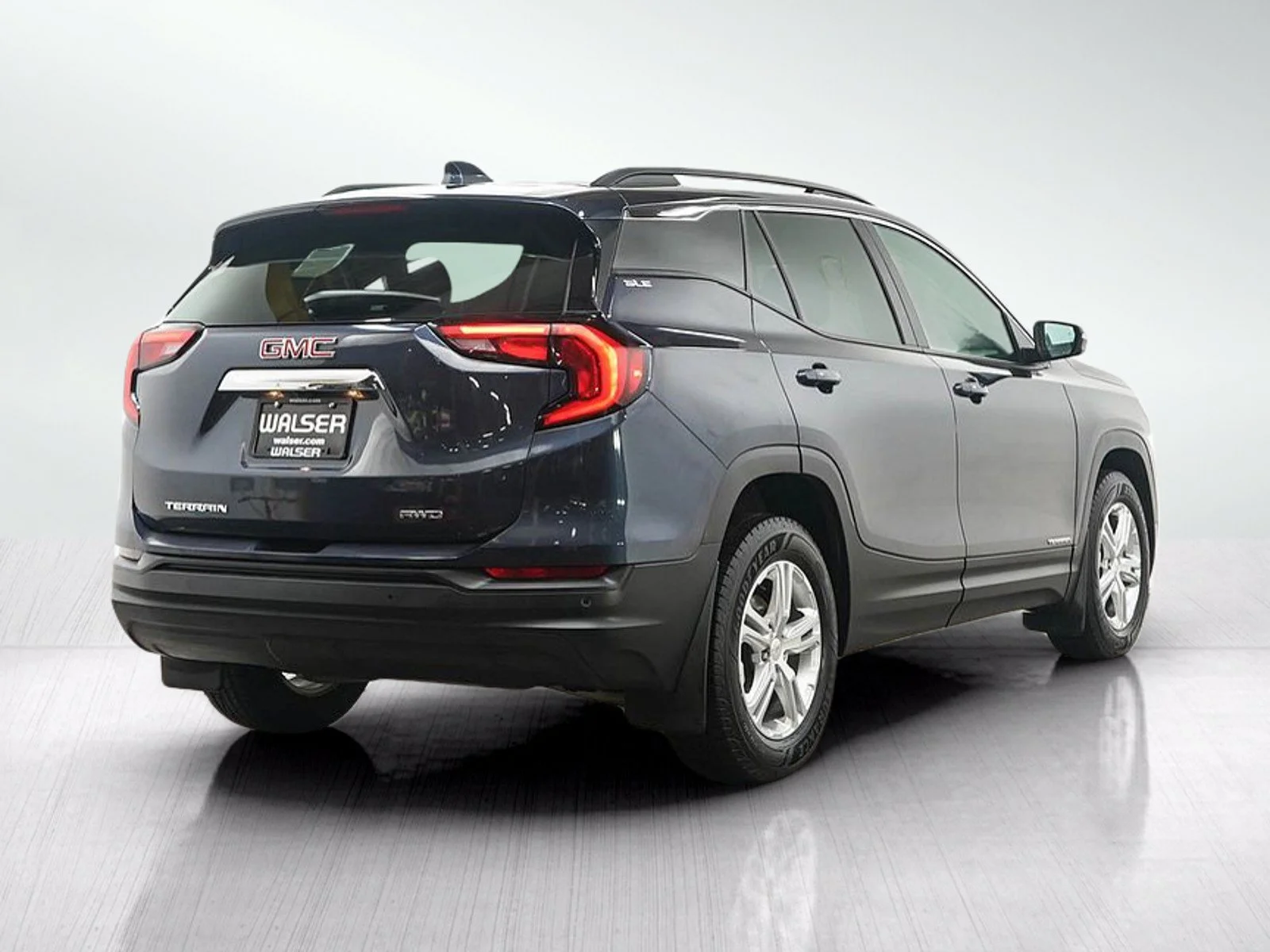 Used 2019 BLUE STEEL METALLIC GMC SLE image 5