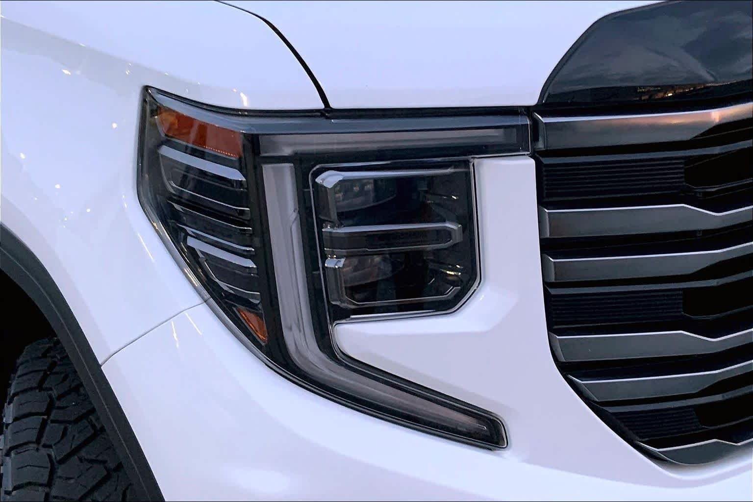 Used 2025 Summit White GMC AT4 image 26