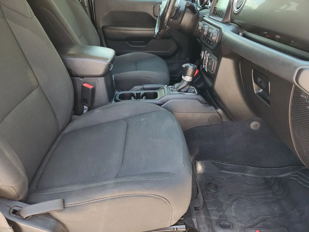 Used 2020 Black Clearcoat Jeep Overland image 16