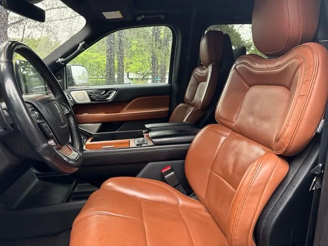 Used 2019 Black Lincoln Reserve image 9