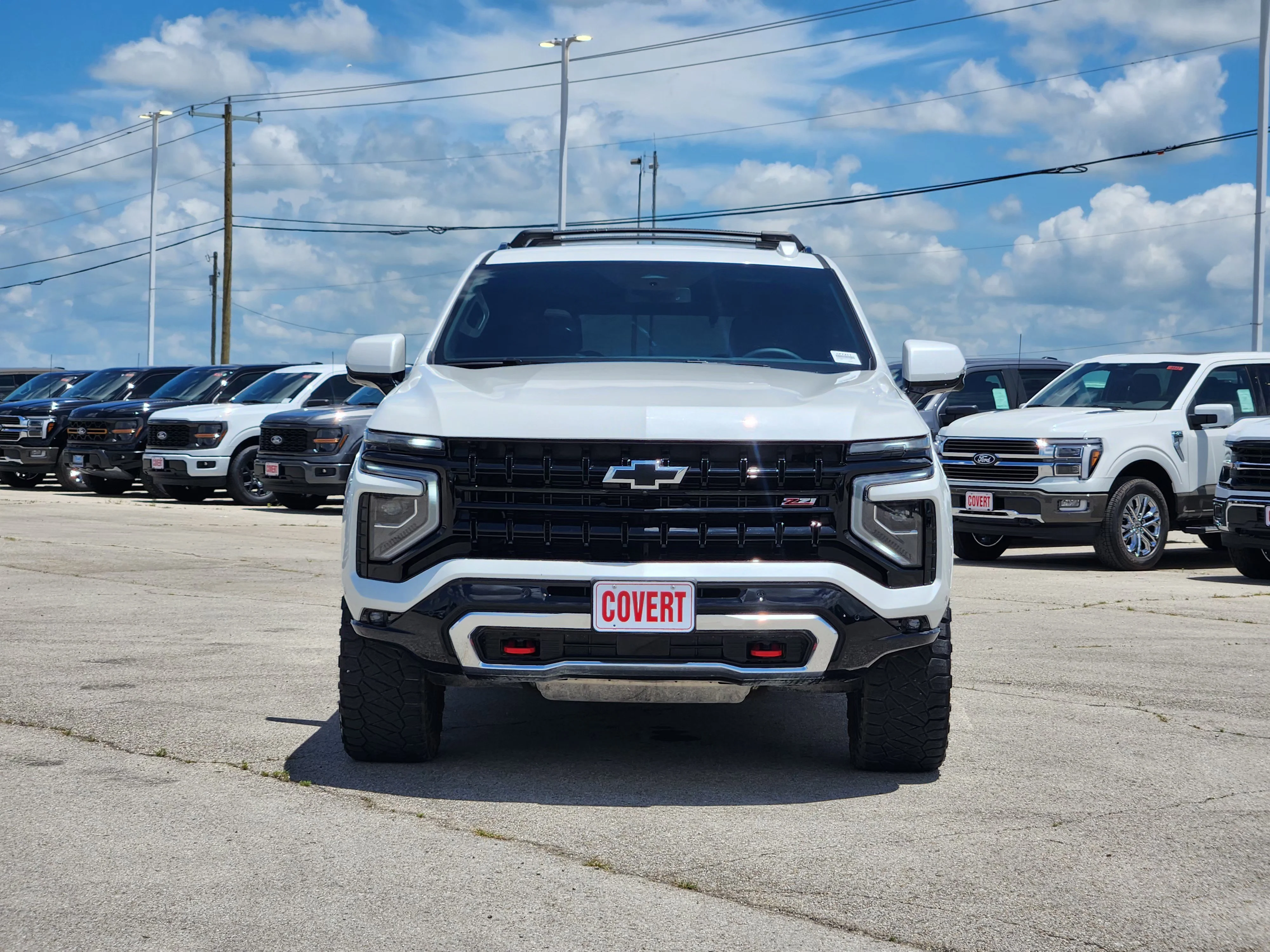Used 2025 Iridescent Pearl Tricoat Chevrolet Z71 image 2