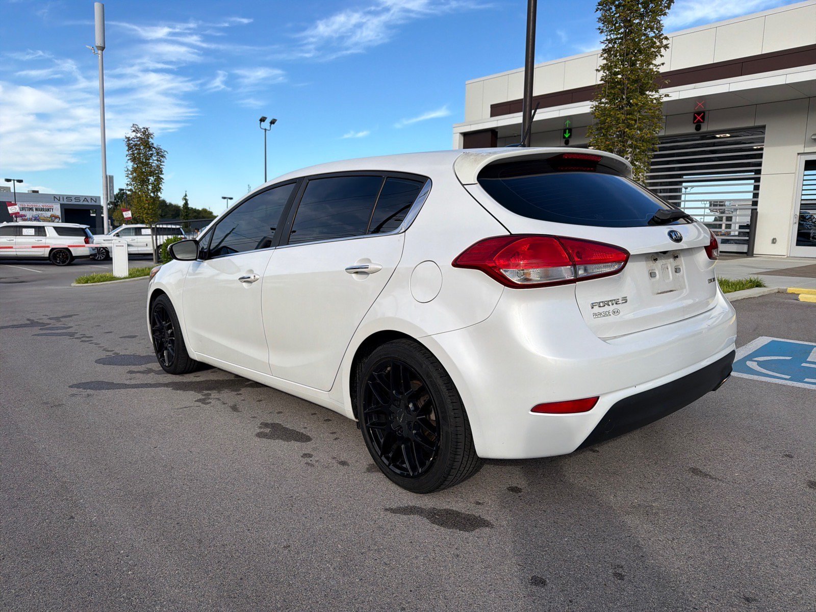 Used 2016 Snow White Pearl Kia EX image 2
