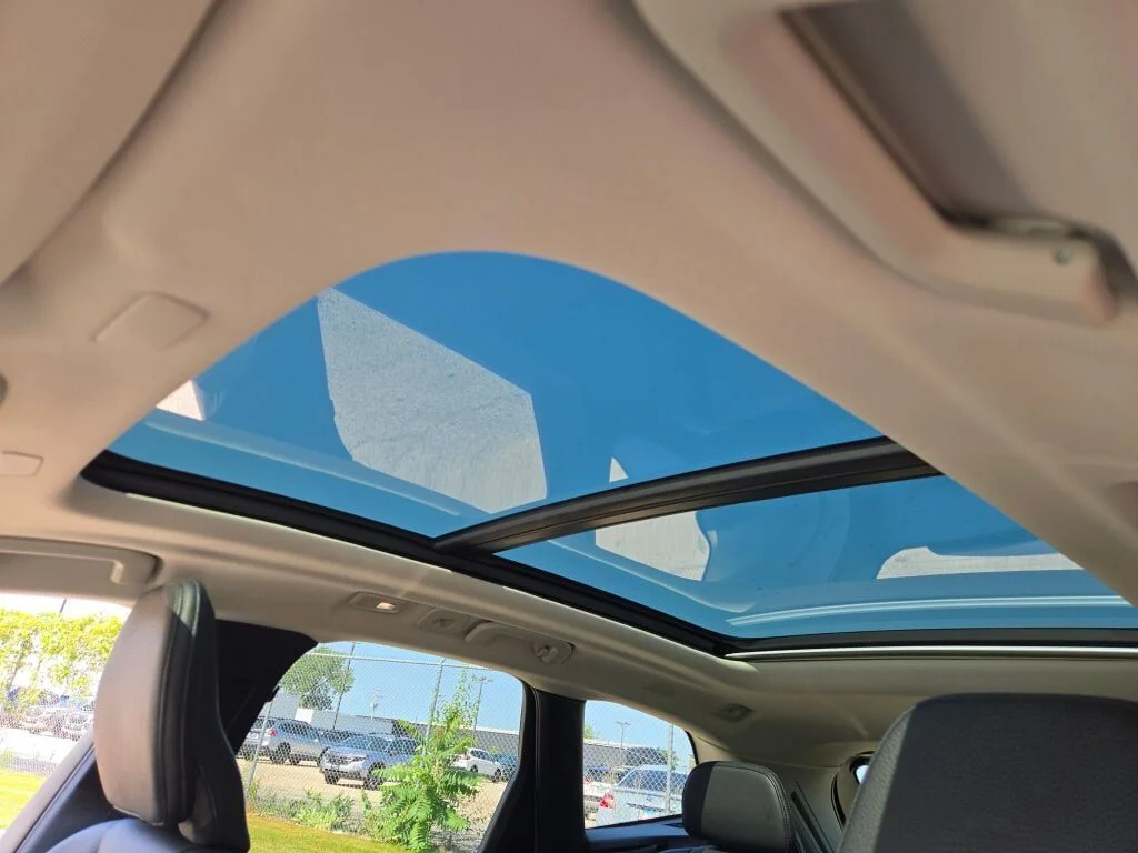 Used 2022 Gray Volvo T8 Inscription Expression image 3