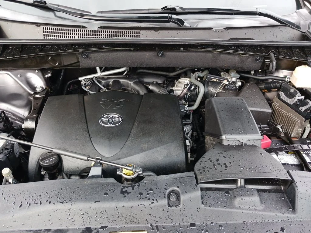 Used 2017 Gray Toyota LE image 14