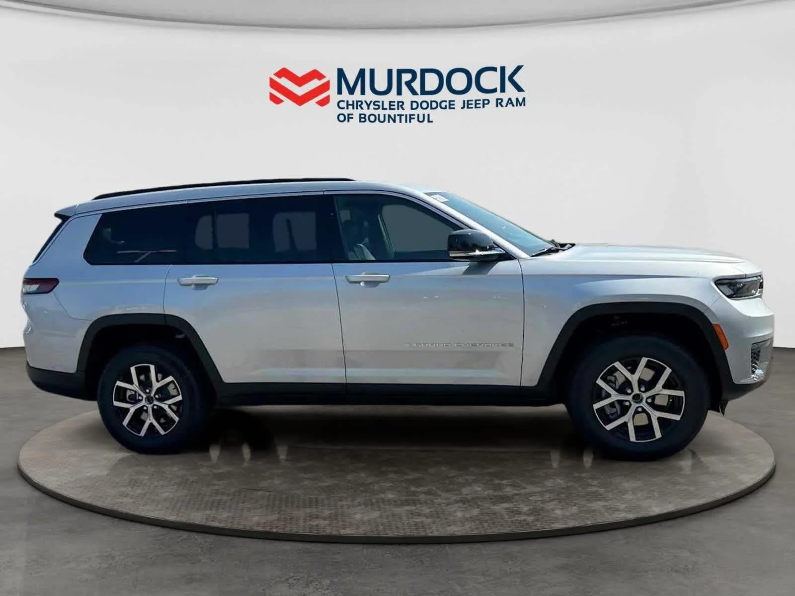 New 2025 Silver Zynith Exterior Paint Jeep Limited image 6