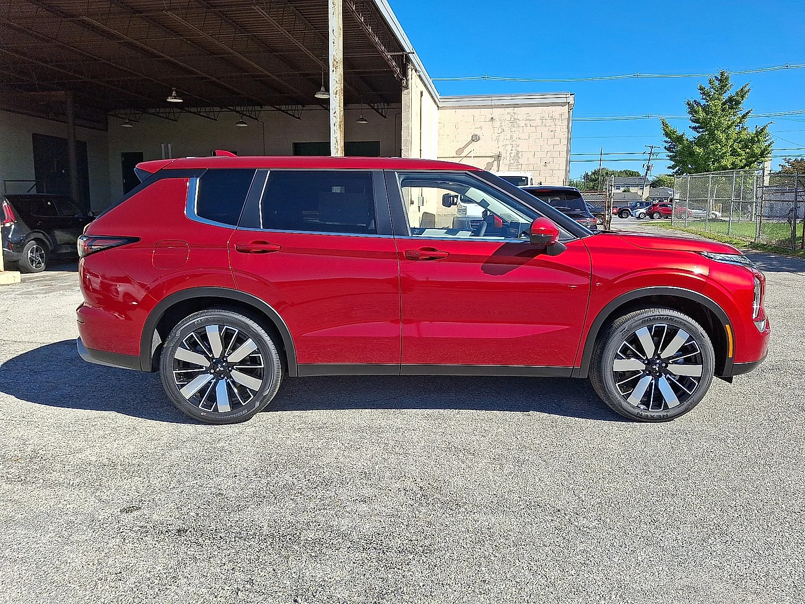 New 2026 Red Mitsubishi SE image 8