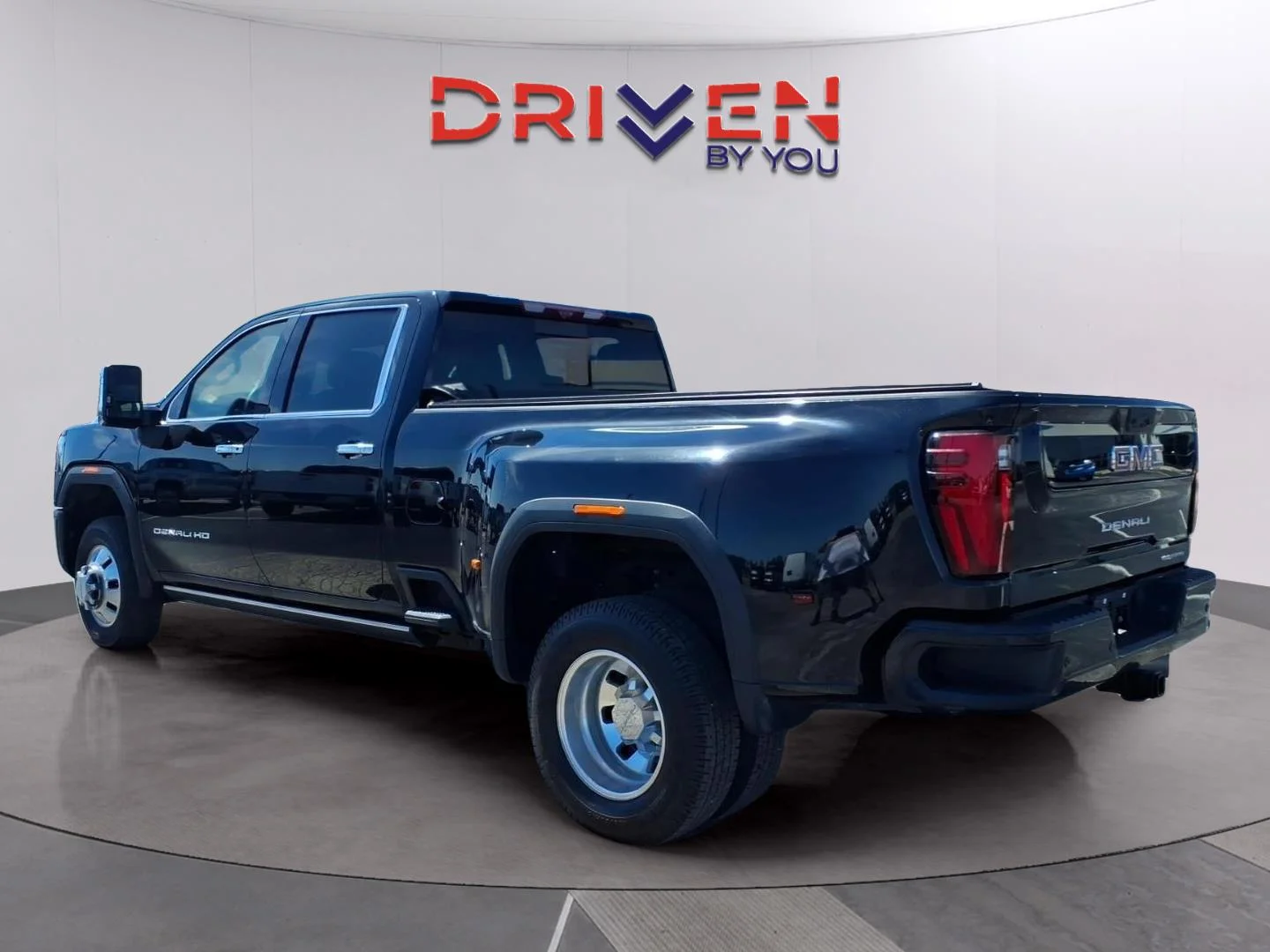 Used 2024 Onyx Black GMC Denali DRW image 3