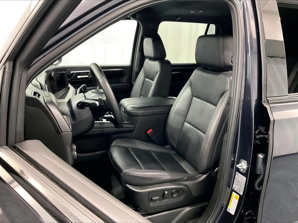 Used 2025 Gray Chevrolet Z71 image 10