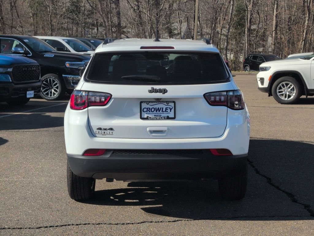 New 2026 Bright White Clearcoat Jeep Latitude image 4