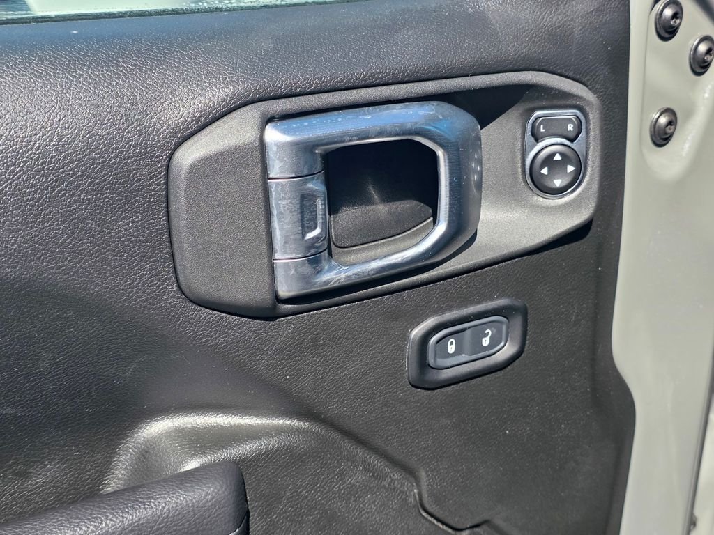 Used 2023 Gray Jeep Sport S image 14