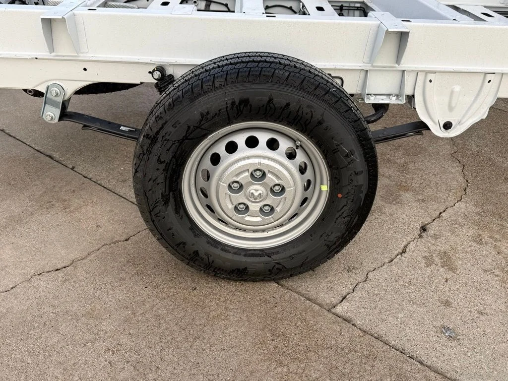 New 2026 Bright White Clear-Coat Exterior Paint RAM Cutaway image 12
