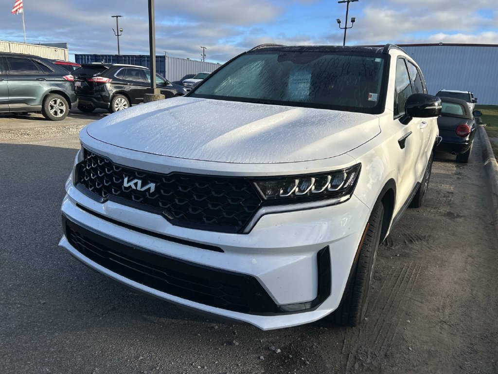 Certified Used 2023 White Pearl Kia S image 5