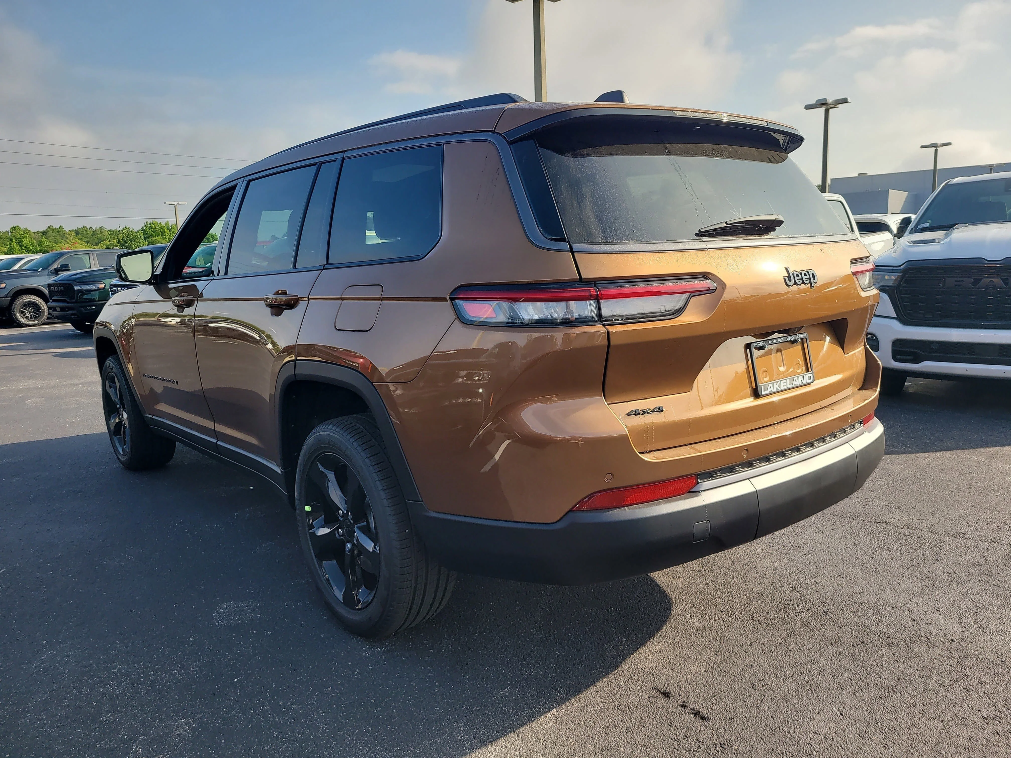 New 2026 Copper Shino Metallic Clearcoat Jeep Limited image 8