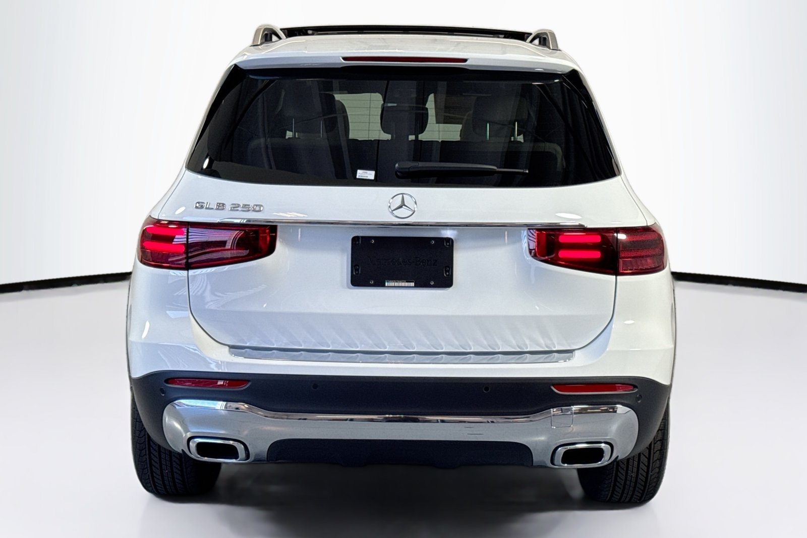 New 2026 Polar White Mercedes-Benz GLB 250 image 6