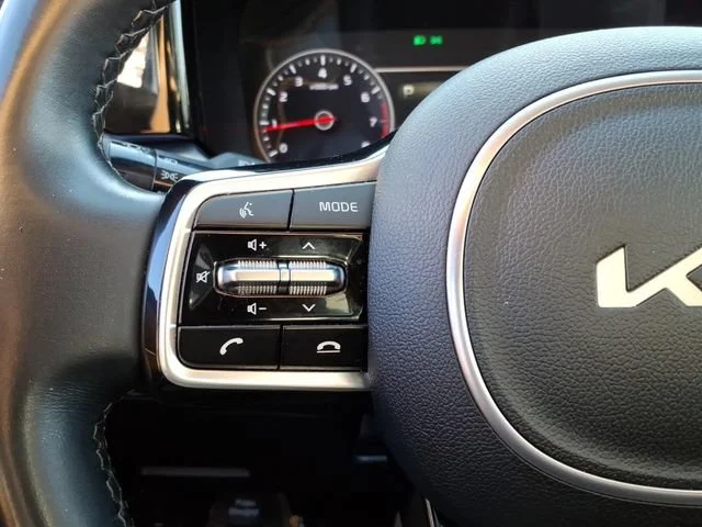 Used 2023 White Kia S image 20