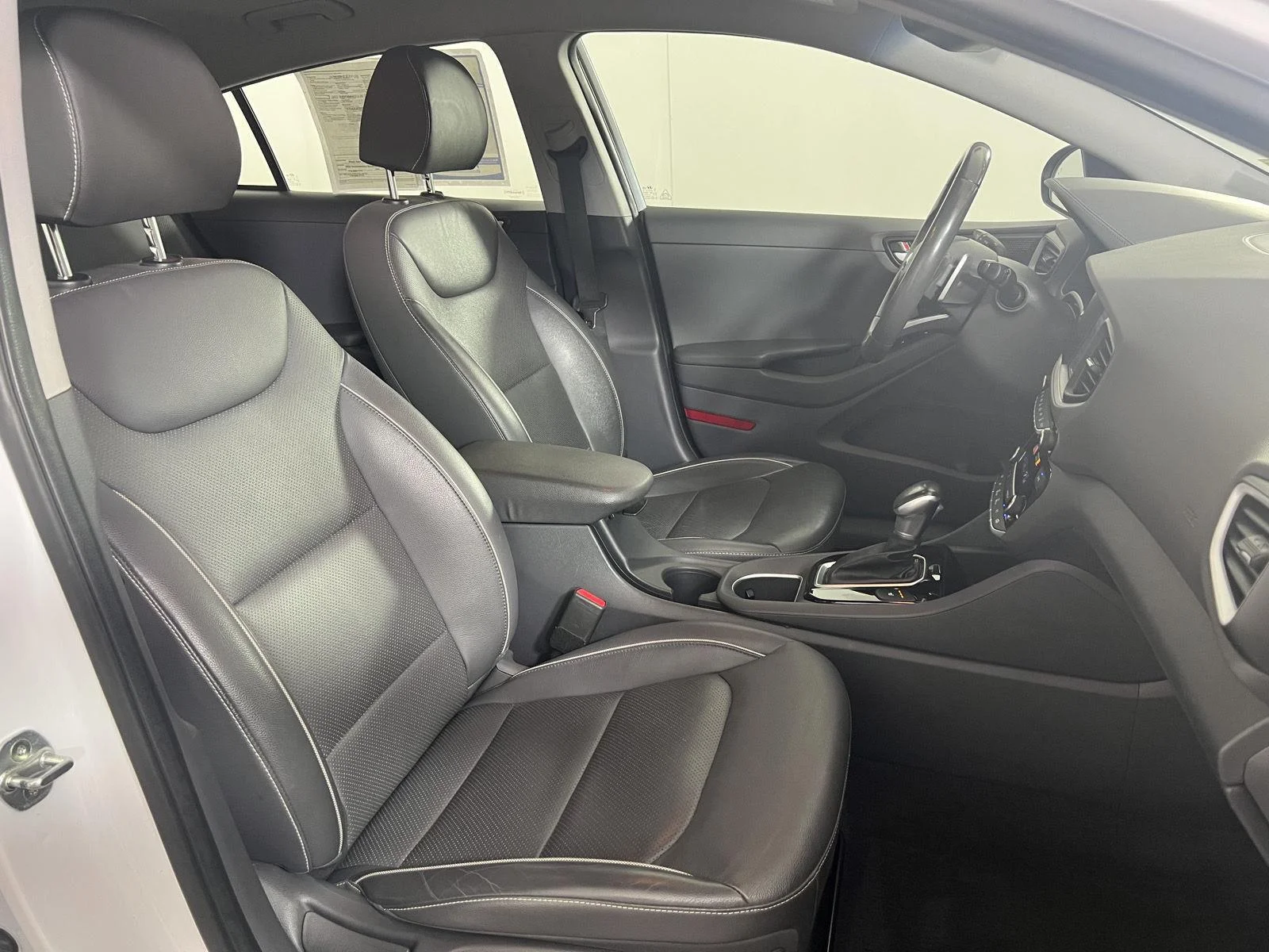 Used 2019 Ceramic White Hyundai Limited image 24