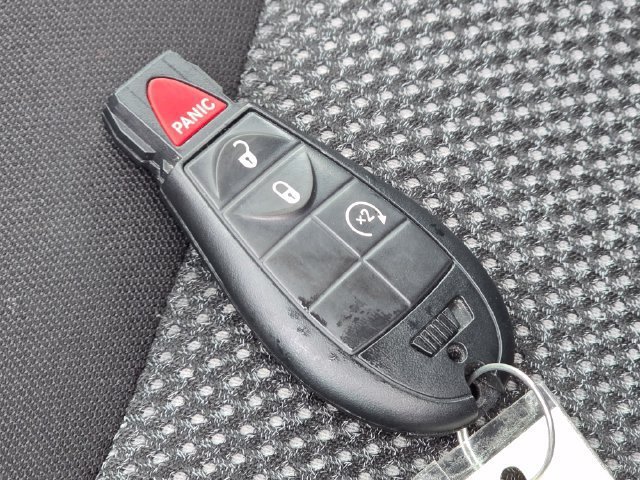Used 2020 Bright White Clearcoat Jeep Latitude image 36