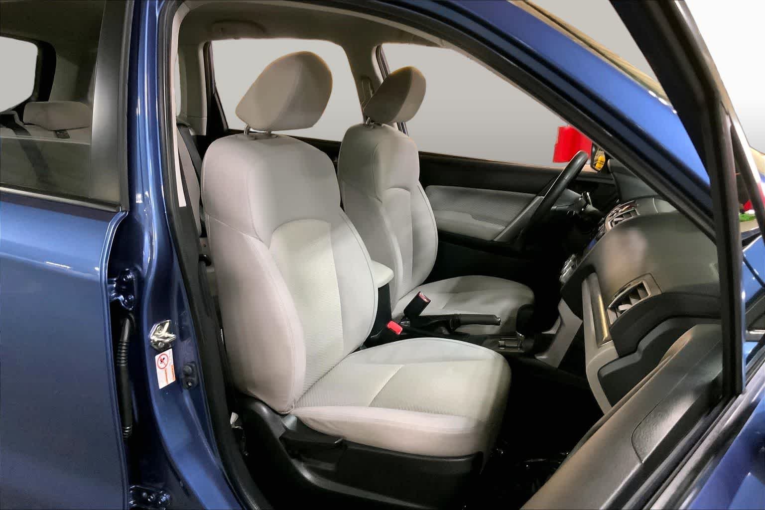 Used 2017 Quartz Blue Pearl Subaru  image 9