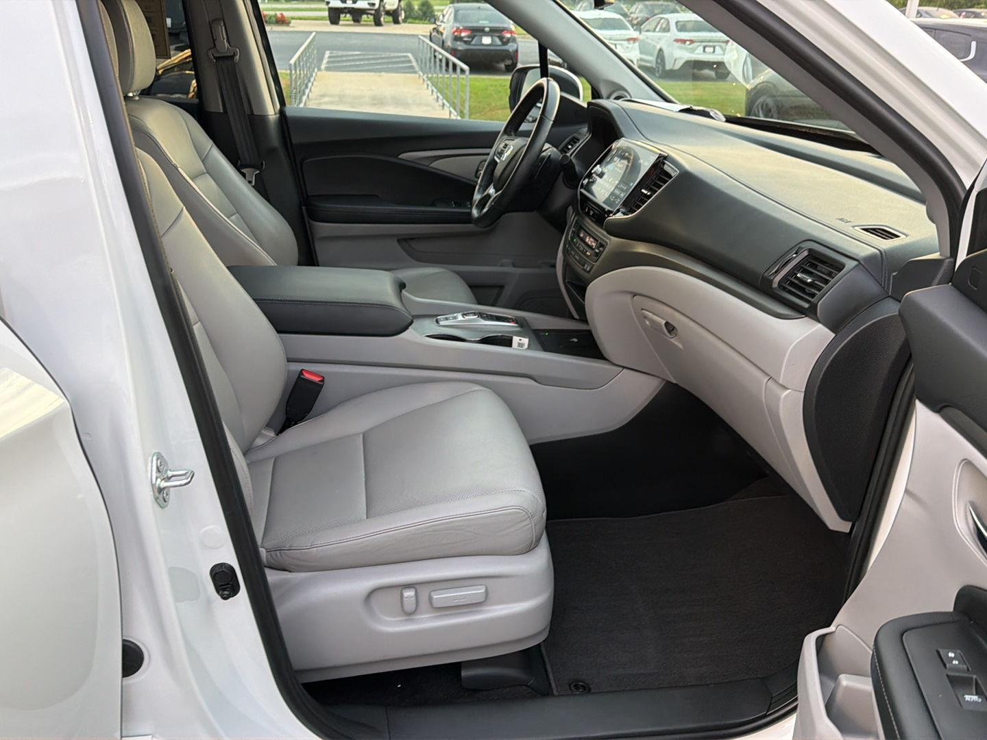 Used 2024 Platinum White Pearl Honda RTL image 13