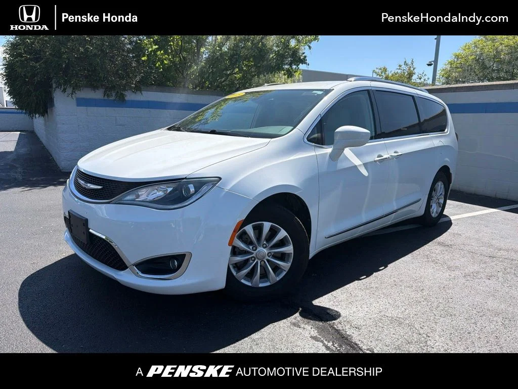 2018 Chrysler Pacifica Touring L Plus's photo