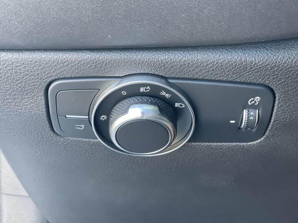 Used 2025 White Alfa Romeo  image 19